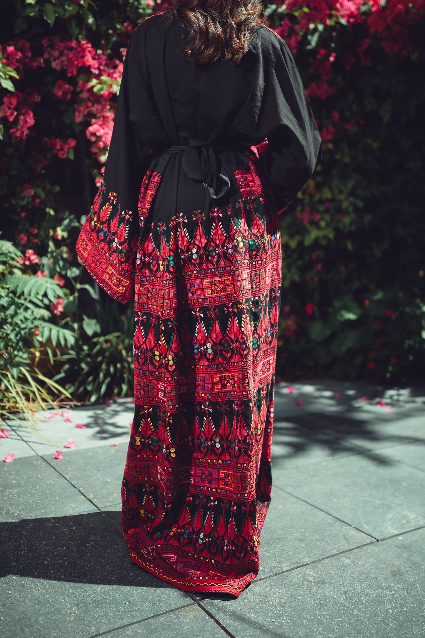 Traditional Hand-Embroidered Thobe – Cypress Tree Motif