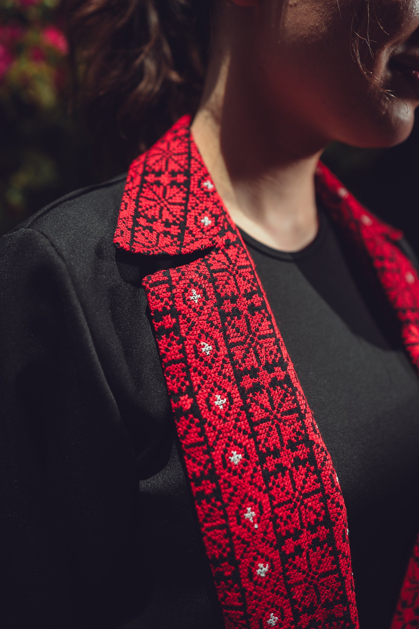 Cropped Blazer with Embroidered Collar