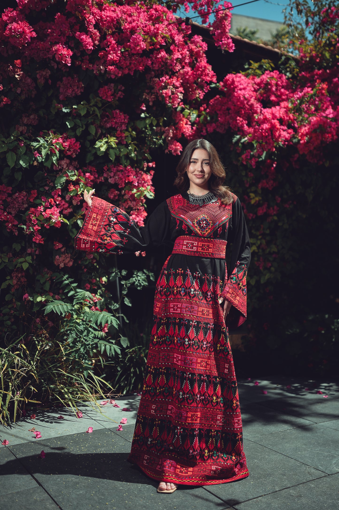 Traditional Hand-Embroidered Thobe – Cypress Tree Motif