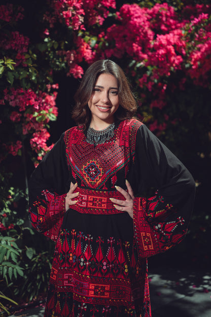 Traditional Hand-Embroidered Thobe – Cypress Tree Motif