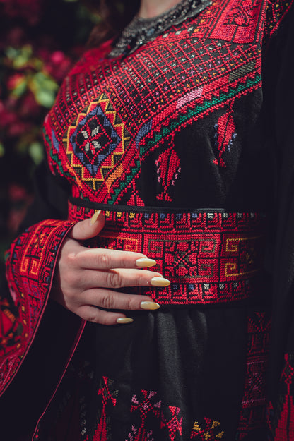 Traditional Hand-Embroidered Thobe – Cypress Tree Motif