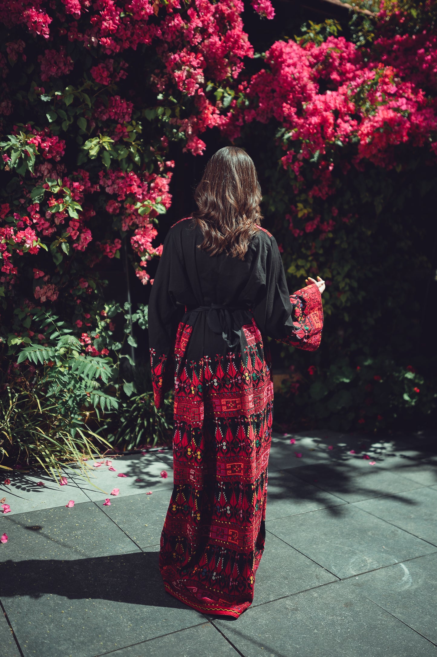 Traditional Hand-Embroidered Thobe – Cypress Tree Motif