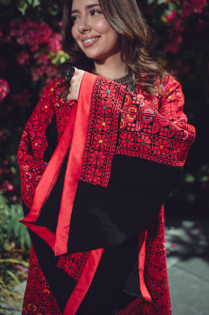 Thobe with Traditional Radan Sleeves and Colorful Embroidery