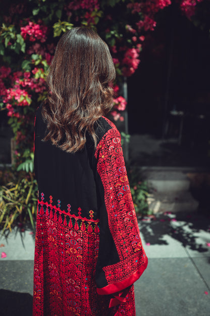 Thobe with Traditional Radan Sleeves and Colorful Embroidery